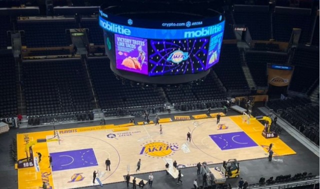  沃尔夫斯堡主场灯光故障延期比赛  