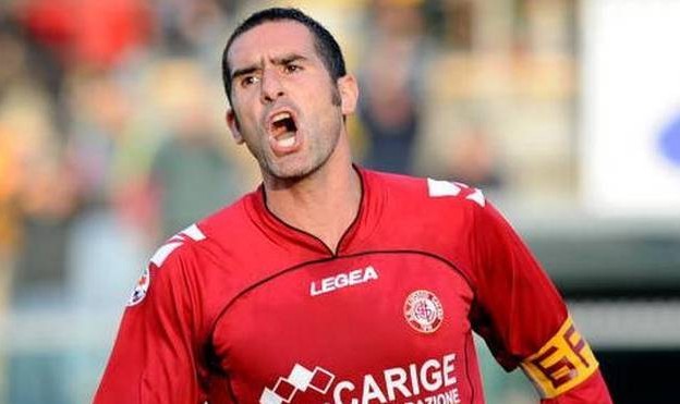  利沃诺意乙垫底，传奇射手担任救火教练