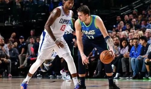  东契奇超远三分绝杀快船豪取五连胜气势如虹