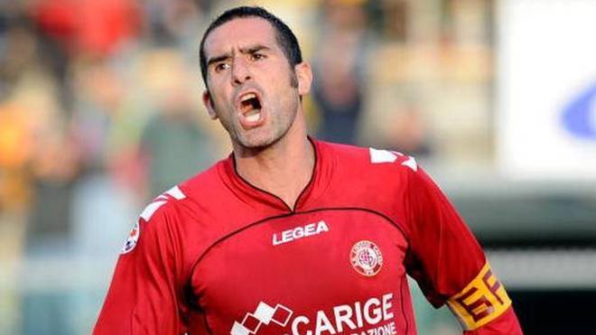  利沃诺意乙垫底，传奇射手担任救火教练